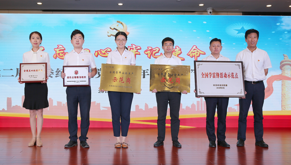 颁奖21.jpg 颁奖21.jpg