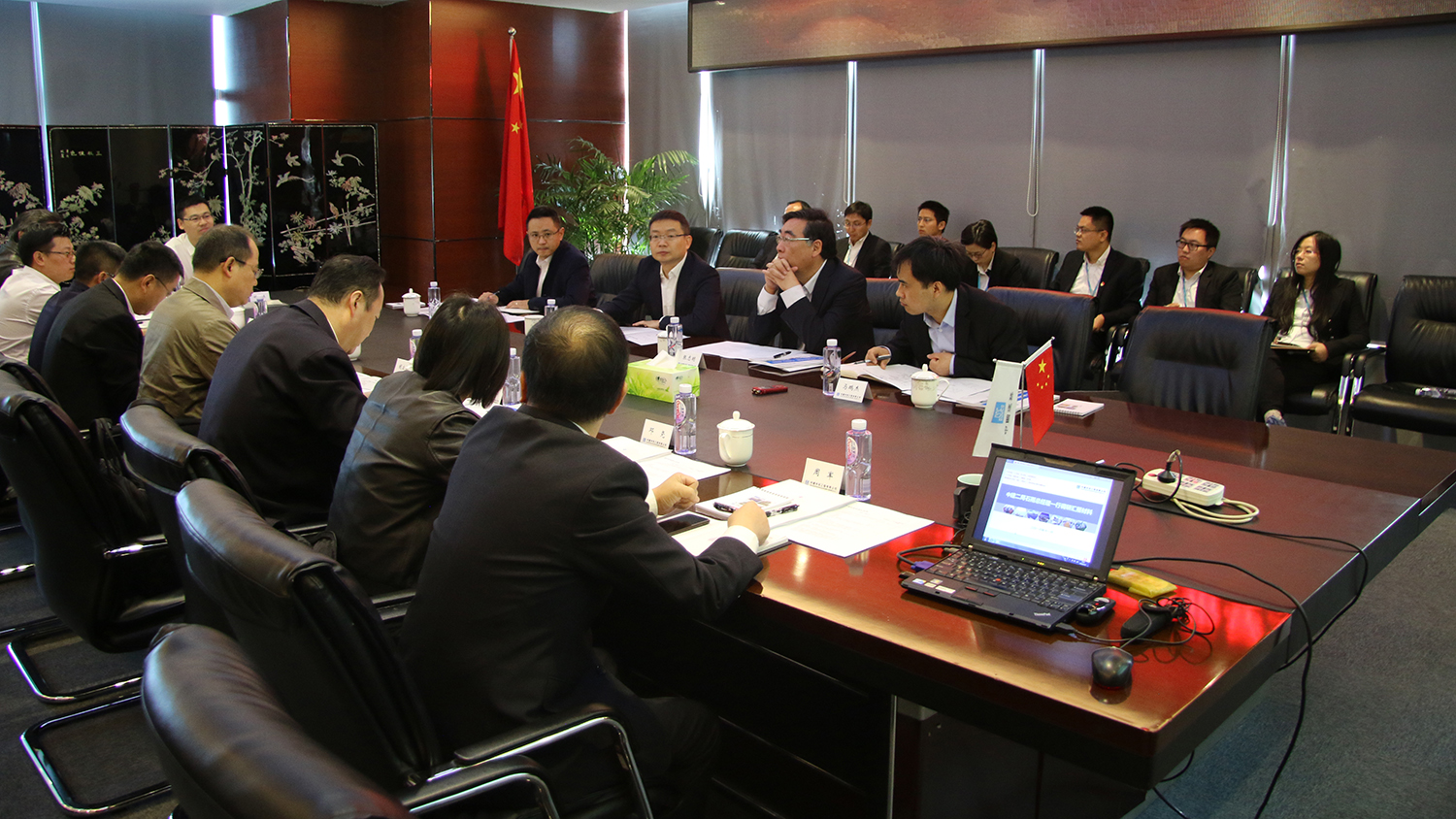 会议座谈2nw.jpg 会议座谈2nw.jpg