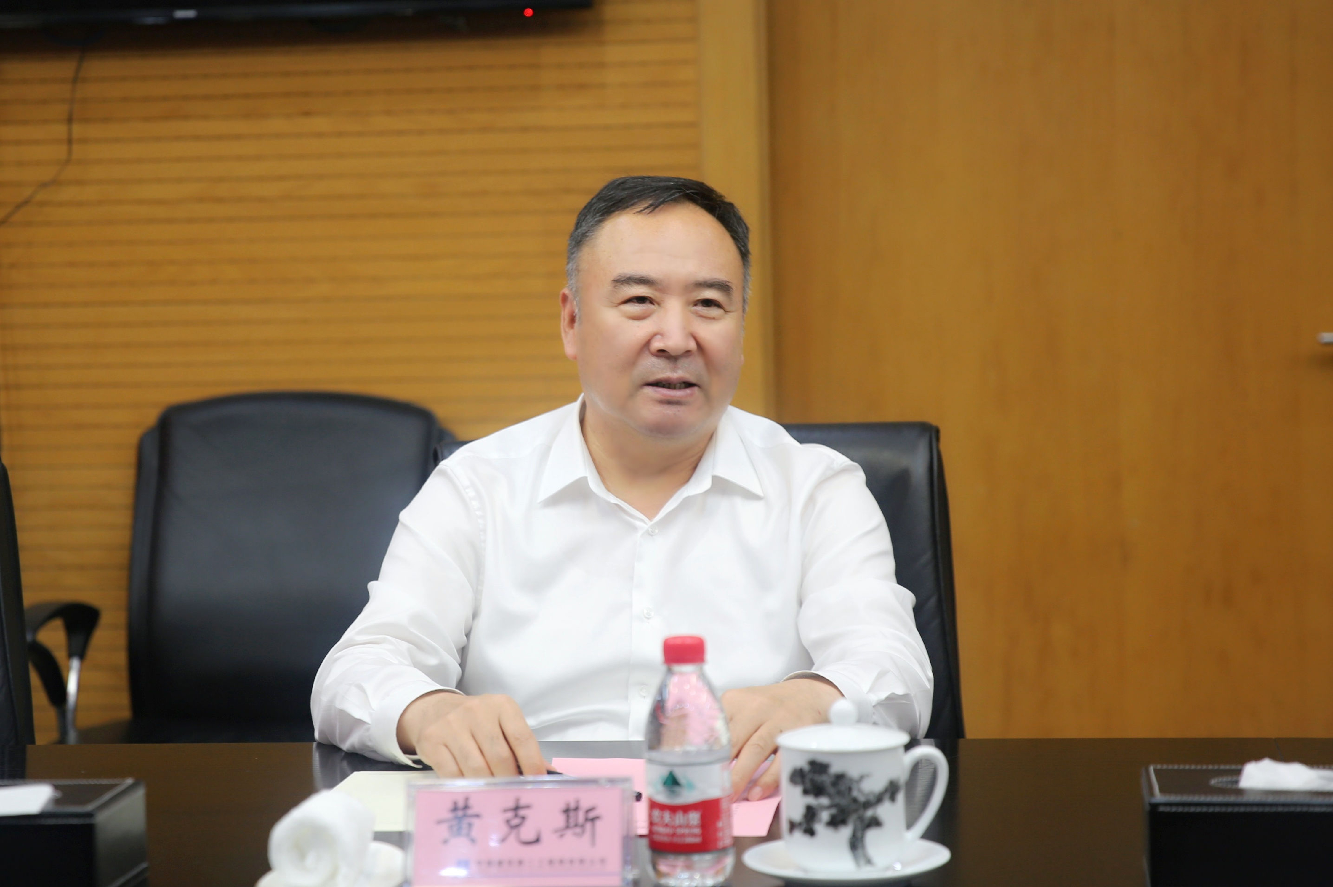 黄董.jpg 黄董.jpg
