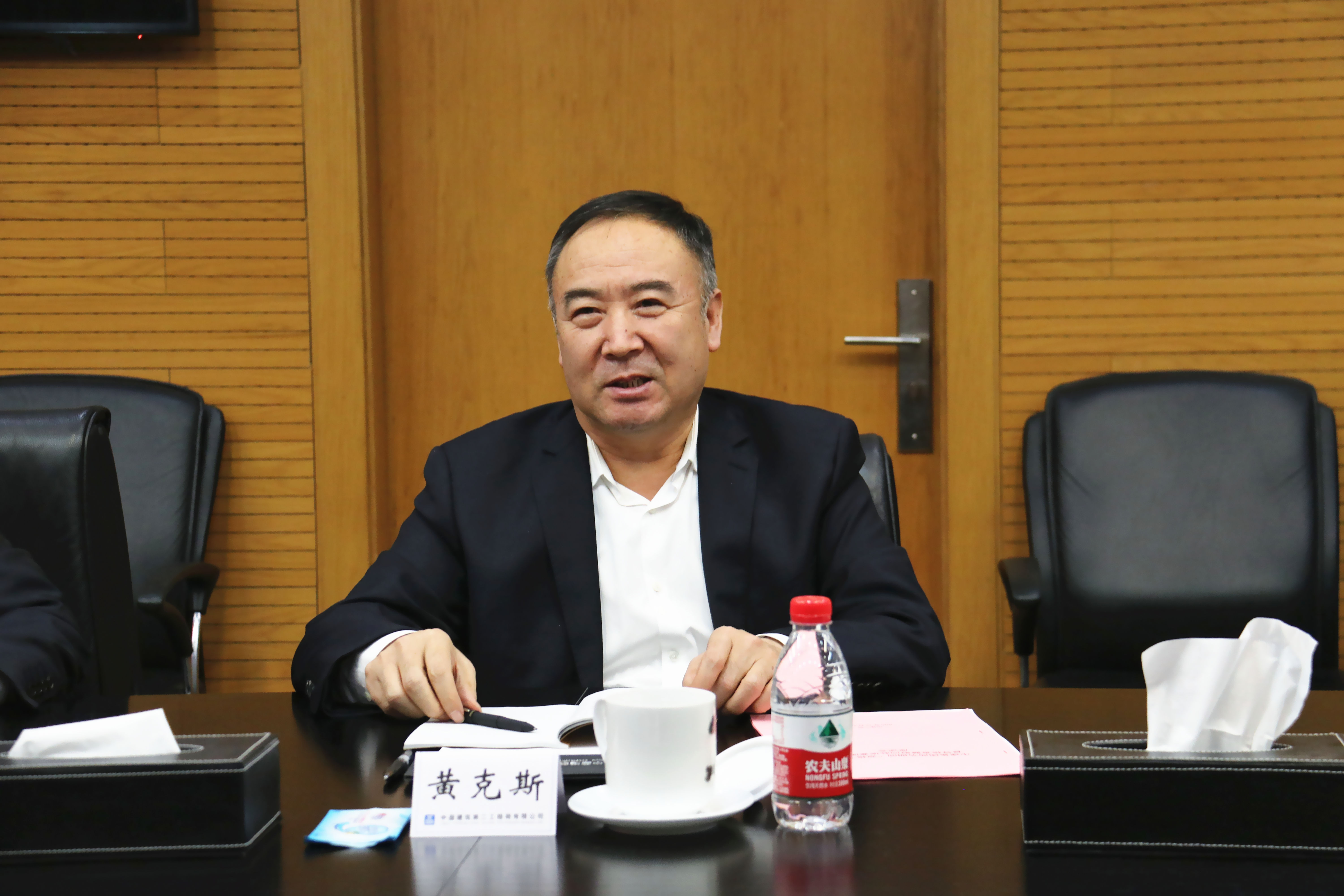 黄董事长.jpg 黄董事长.jpg