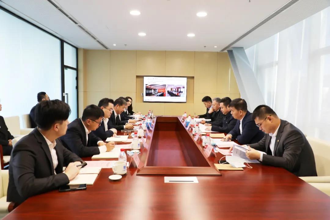 听取汇报图片.jpg 听取汇报图片.jpg
