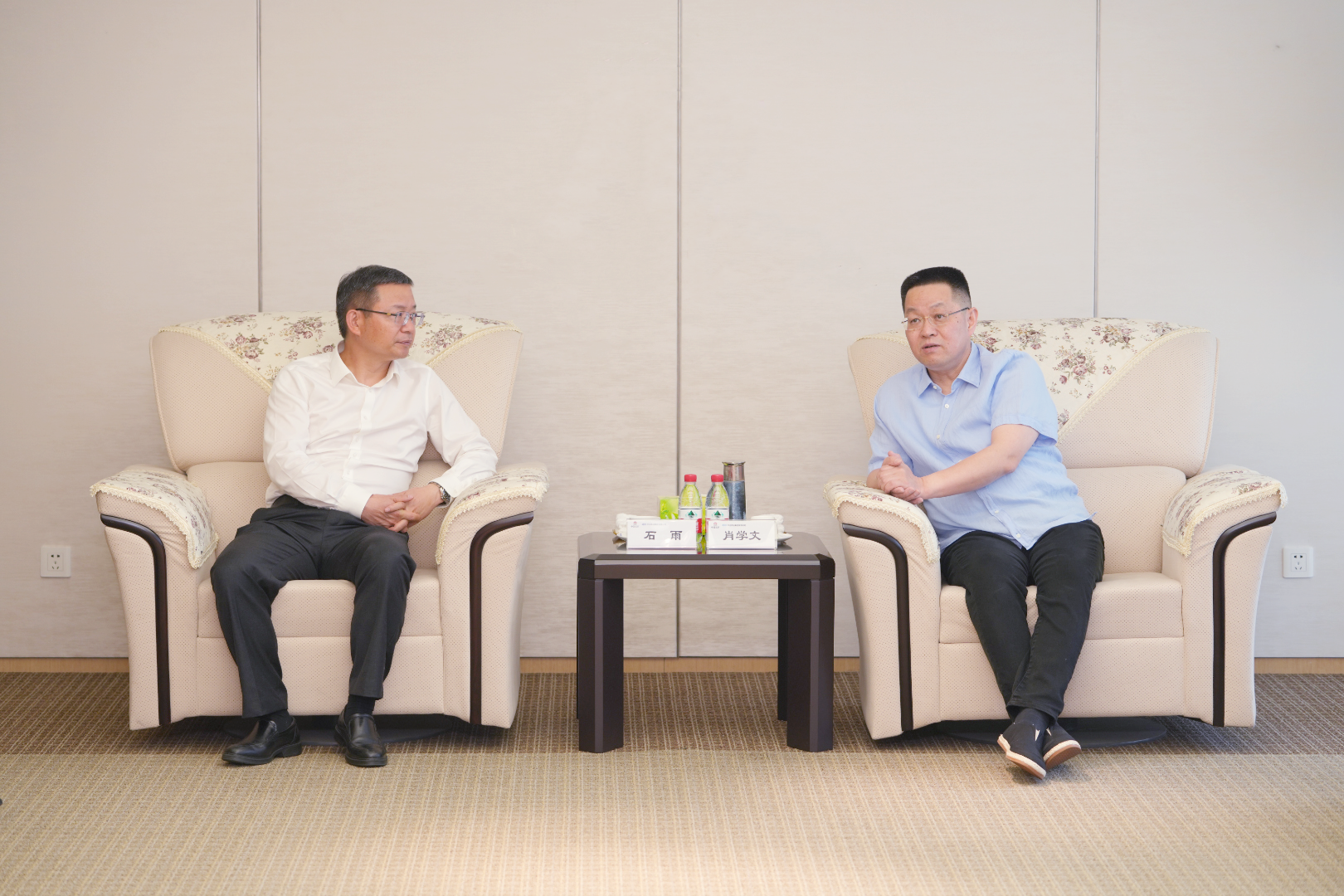 石局拜会2.png 石局拜会2.png