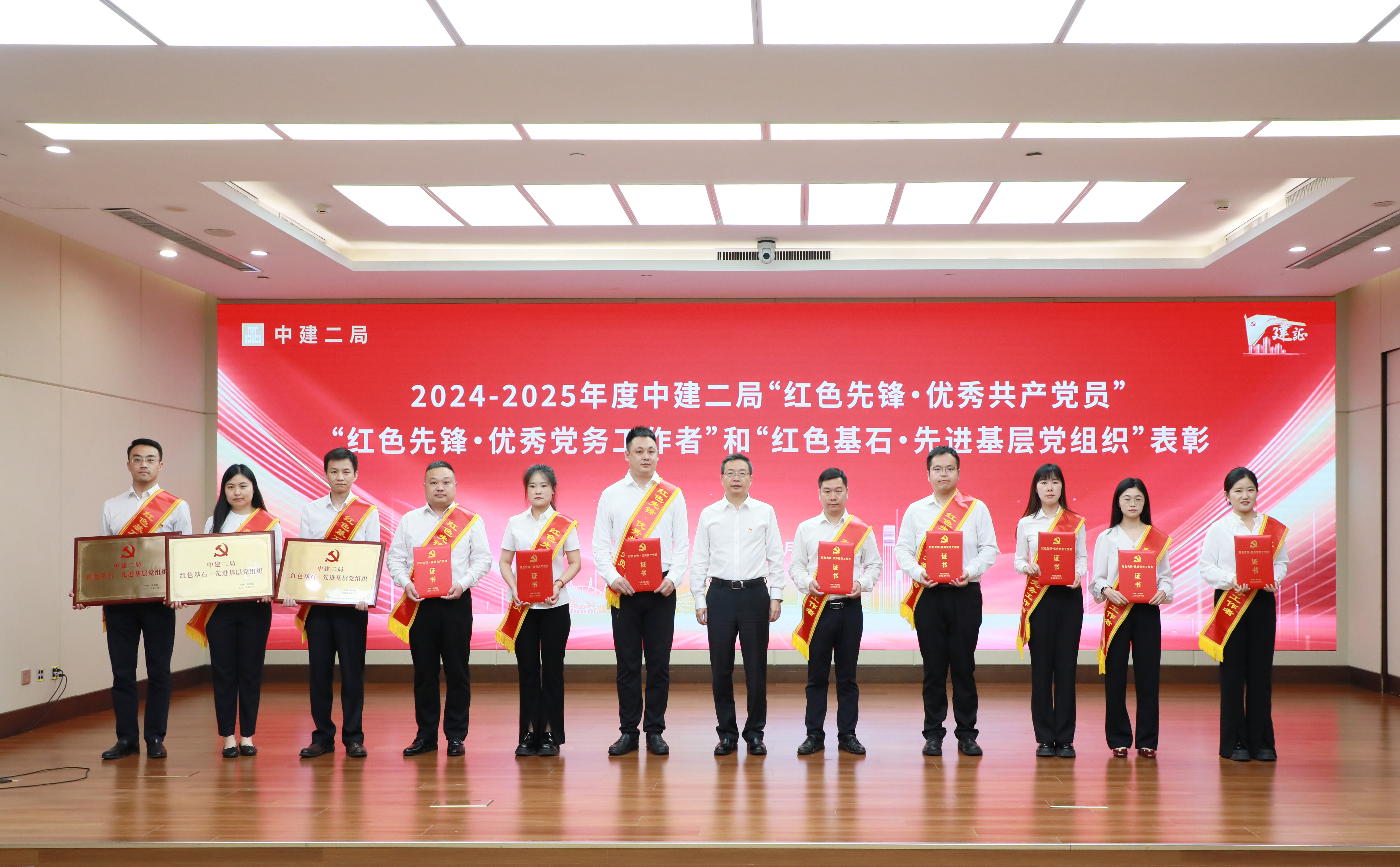 合影调整后.jpg