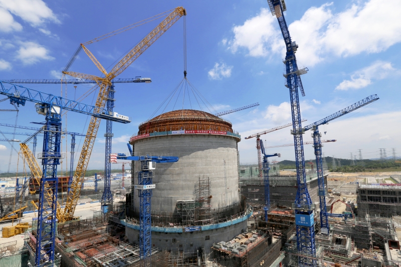 4.穹顶吊装到位,核级焊工对吊装间隙进行焊接,核岛正式连为一体 中建二局防城港“华龙一号”核电项目3号核岛穹顶吊装精选图片_副本.jpg 4.穹顶吊装到位,核级焊工对吊装间隙进行焊接,核岛正式连为一体 中建二局防城港“华龙一号”核电项目3号核岛穹顶吊装精选图片_副本.jpg