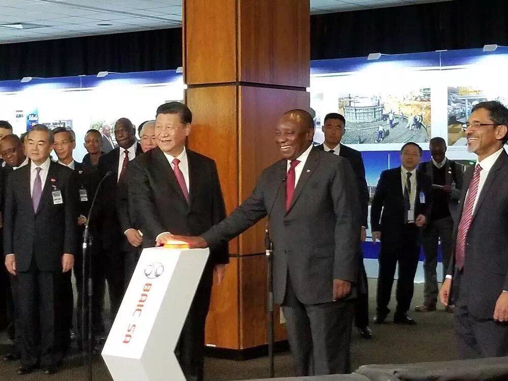 中南两国元首共同见证北汽南非首车下线成功.jpg 中南两国元首共同见证北汽南非首车下线成功.jpg