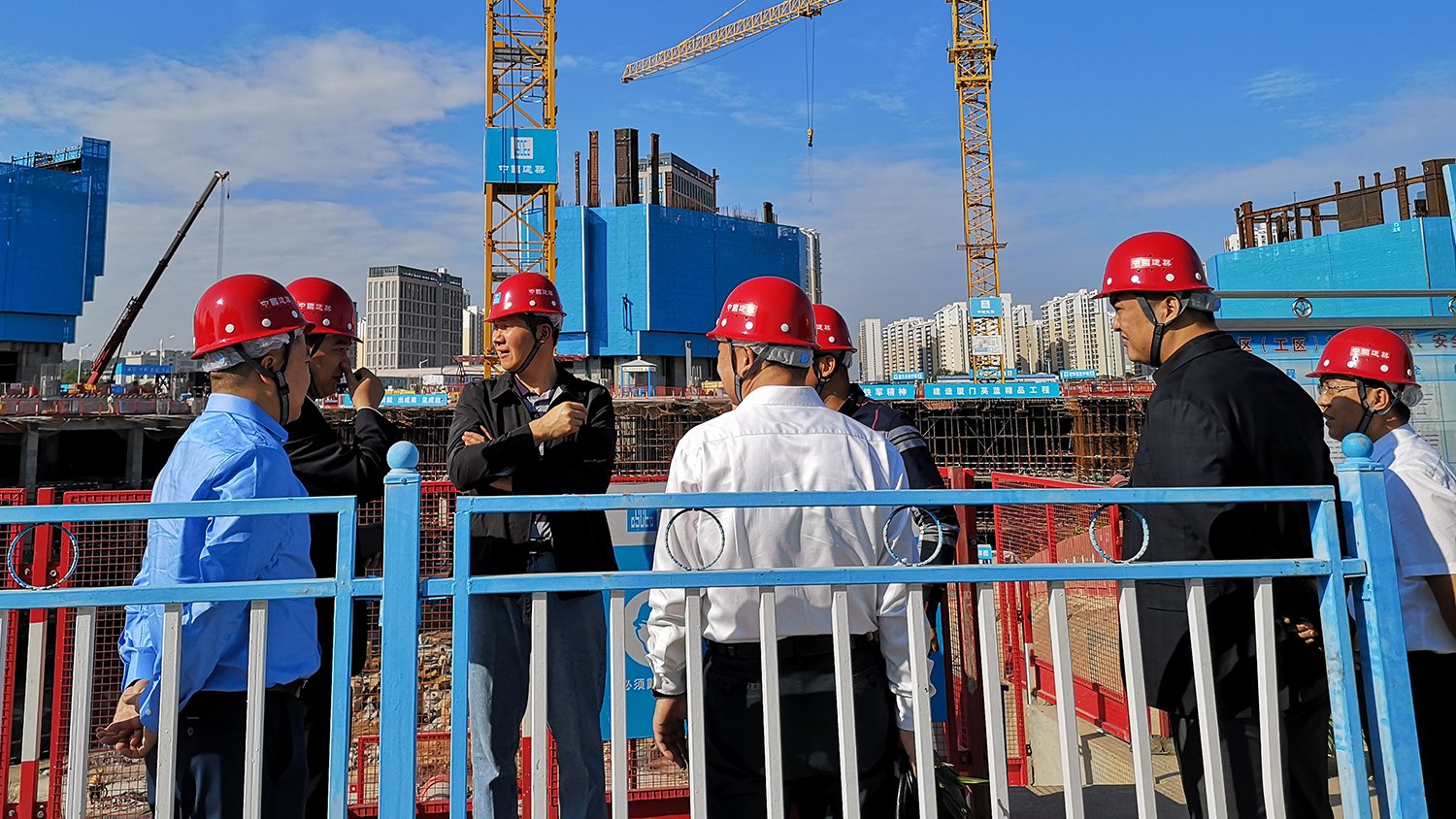 陈建光董事长调研深圳分公司及厦门英蓝项目1.jpg 陈建光董事长调研深圳分公司及厦门英蓝项目1.jpg