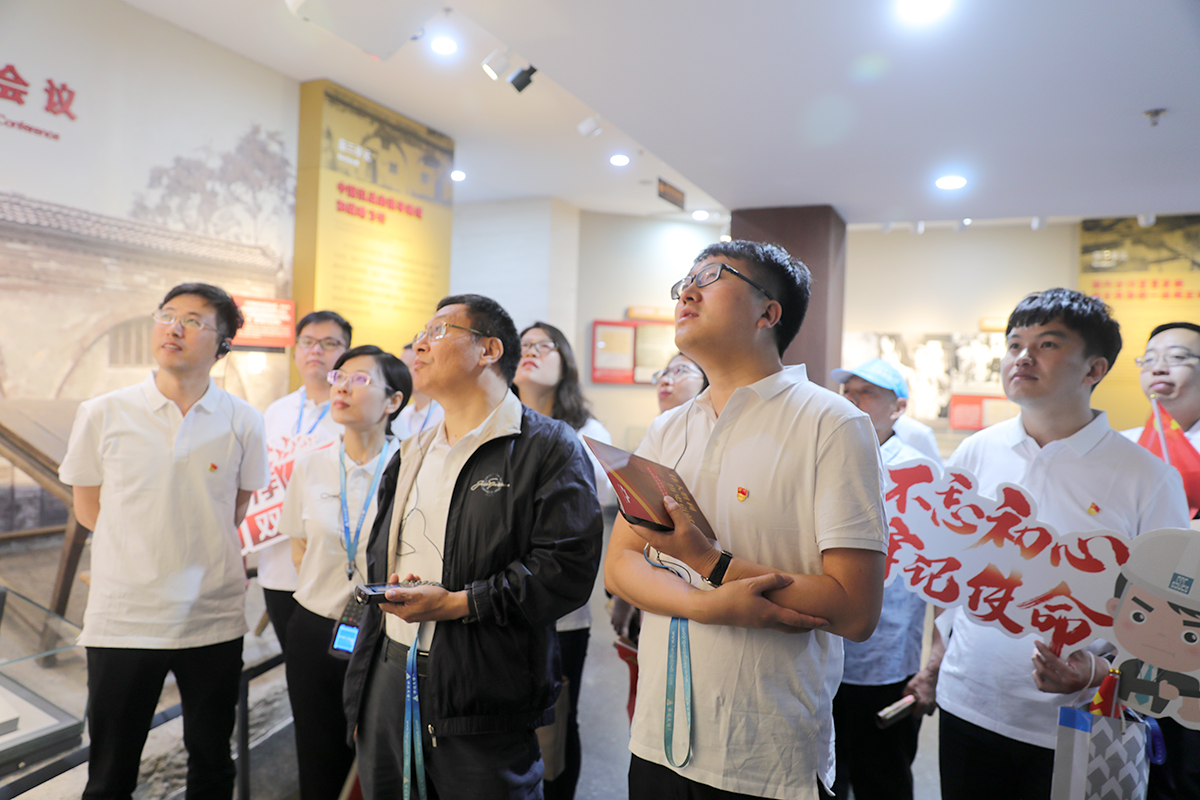 “传承红色基因,助力双高发展”主题党日活动在京举行2.jpg “传承红色基因,助力双高发展”主题党日活动在京举行2.jpg