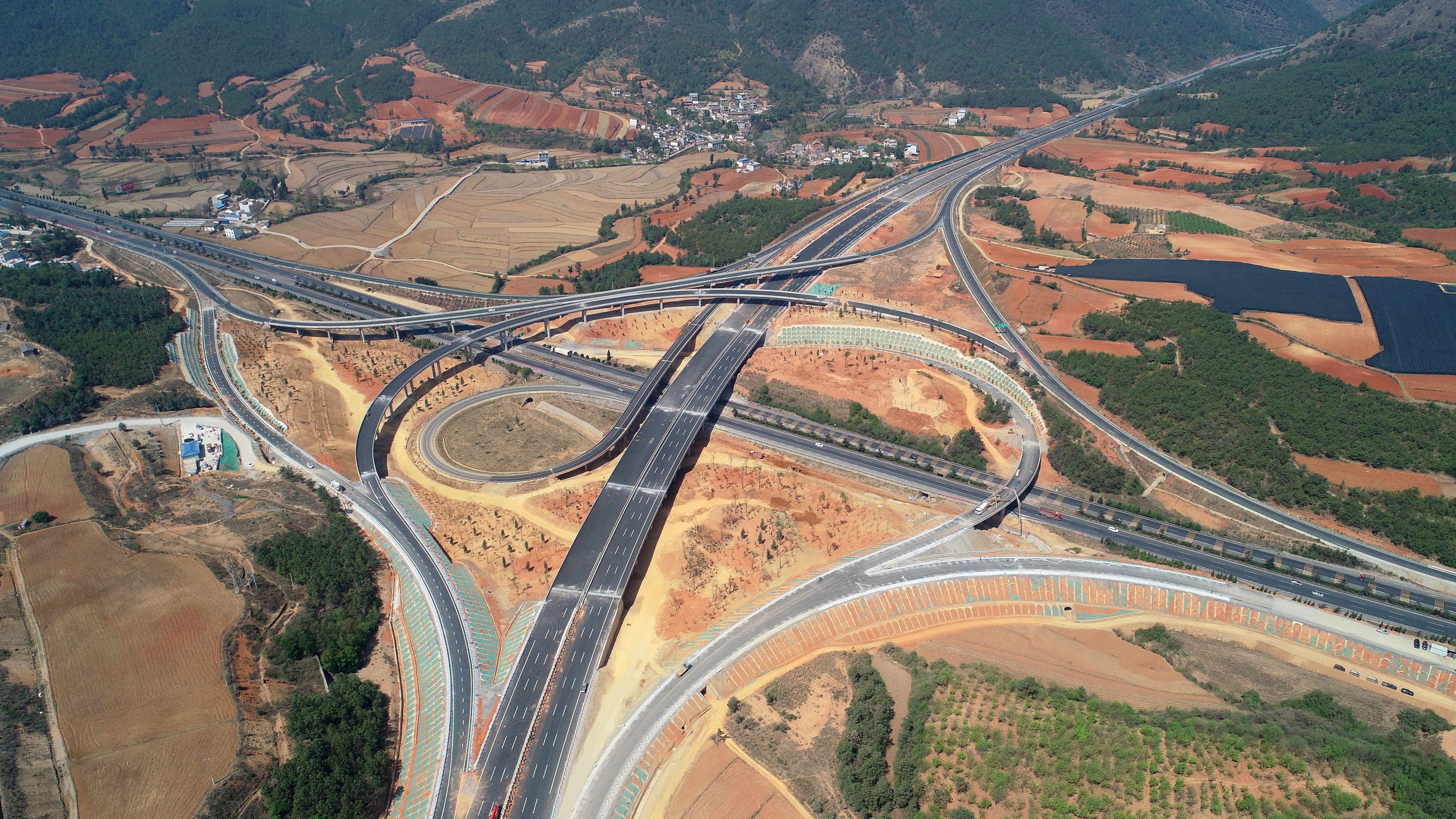 三清高速通车.jpg