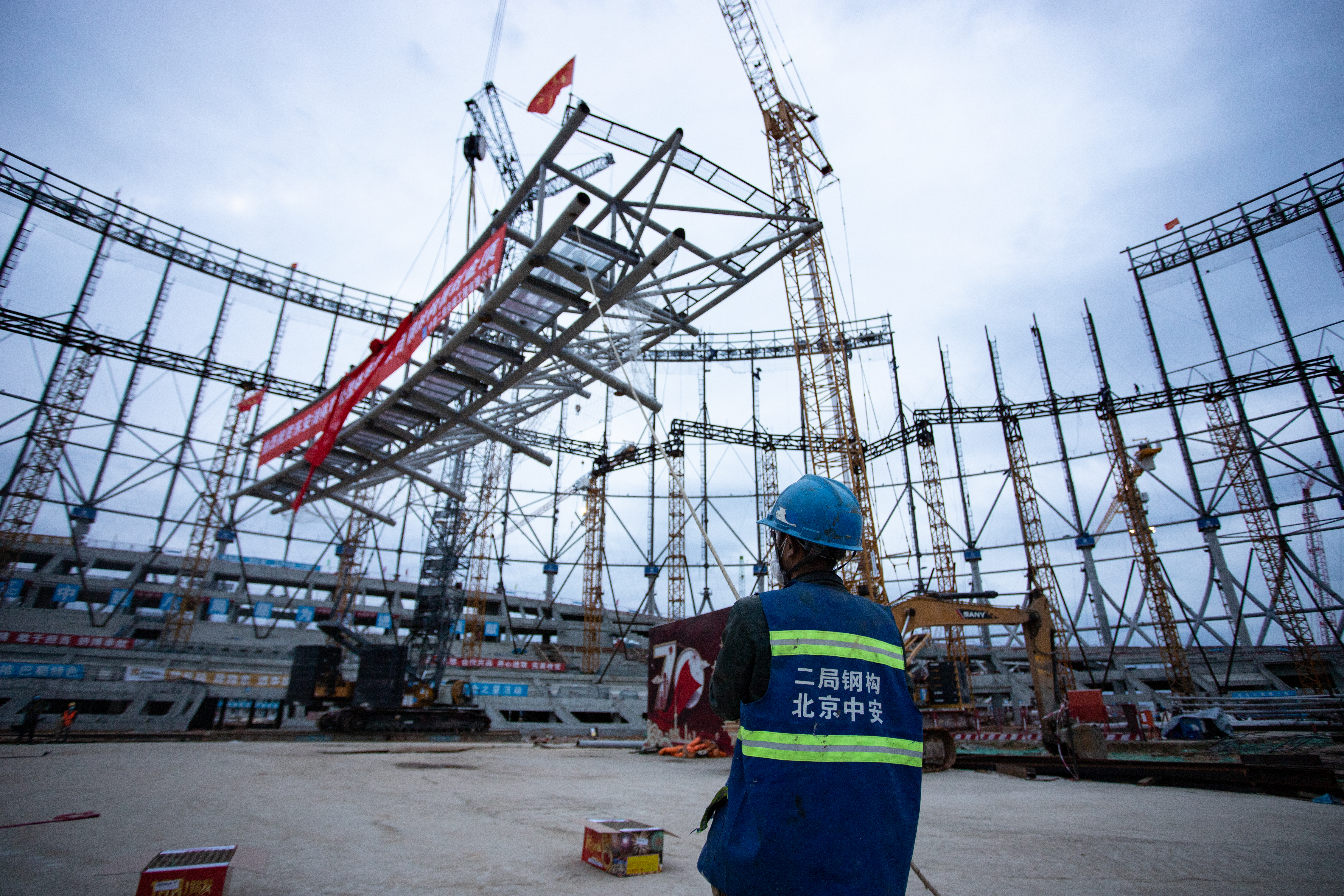 封顶建设照片.jpg 封顶建设照片.jpg